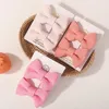 Hårtillbehör 2st/Lot Baby Solid Bows Clip for Kids Girls Cotton Bowknot Nylon Safety Hairpins Born Headwear