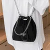 Net-rode nylon stof casual ketting draagbaar klein voor dames nieuwe bucket 2023 trendy crossbody tas 60% korting in de outlet online