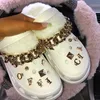 Zapatillas Mujeres Jardín Cálido Peluche S Sandalias para mujer con piel Ciruela Personalizar Letra Charms Cadena Invierno Zapatos peludos Zapatillas X0905