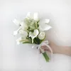 Dekorativa blommor Bröllopsbrud och brudtärna som håller torkad vit imitation Artificiell orkidé Tulpaner Flower Bouquet