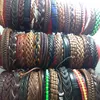 Pulseiras inteiras de couro genuíno para homens e mulheres, 100 peças, vintage, punho de surfista, presente de festa, estilo misto, joias da moda, lotes289a