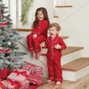 Комплекты одежды Однотонные красные рождественские пижамы для малышей Рубашки с длинными рукавами Брюки для мальчиков и девочек Первый фестивальный подарочный костюм Рождественская одежда для сна 230907