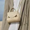 Designer francese Mezzaluna Borsa Parigi Borsa a tracolla in pelle di vitello liscia testurizzata pieno fiore Borsa da ascella da donna Borsa a tracolla Hobo Borsa a spalla mini color cammello cognac