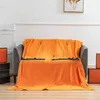 حرف أصفر بطانيات المكتب أريكة سرير أريكة غلاف الفانيلا دافئة رمي بطانية أربعة مواسم تكييف الهواء بطانية ب