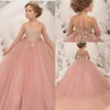 Neue rosa Blumenmädchenkleider für Hochzeiten Vintage Langarm Sheer Neck Tüll Spitze Applikationen Ballkleid Mädchen Festzug Gowns207u