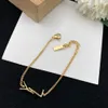 Pulseras de diseño Cadenas de joyería de moda para mujer Letras chapadas en oro de lujo Colgante Banda clásica Pulsera Brazalete Joyas Chai2886