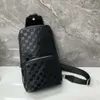 Sacs de créateurs de luxe Avenue Sling Sac en cuir Hommes Sac de designer Sacs fourre-tout Sacs à main de qualité supérieure Sangle en nylon réglable de haute qualité NO46