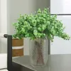 装飾的な花人工植物ユーカリを去るホリデーパーティーの誕生日結婚式の屋内ダイニングルームの庭の飾り