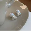 Kolczyki Dangle Ovxxons 1 para Love Ear Studs Pearl Senior Sense Proste ins zimny wiatr Koreańska wersja lekkiego luksusu wszystko