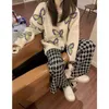 Deeptown Preppy Style Vintage Print Beige tröja Kvinnor Harajuku Kpop överdimensionerad Pullover Jumper Female Korean Fashion Knit Tops