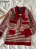 Vestido de duas peças outono inverno inverno elegante saia xadrez tweed conjuntos de mulheres doces chiques pérolas lajes jaquetas mini saias terno de roupas coreanas 230908