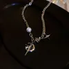 Collier coréen en forme de croissant d'étoile à quatre branches avec perles cloutées de diamants, tempérament de fille épicée, chaîne de clavicule, personnalité, collier de style doux et cool pour femmes