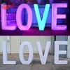 Led Işıklı Alfabe Mektupları Love Sign Roman Sütun Yolu Hoteller İçin Kurşunlar Alışverişe Açılan Sahne VIP Hizmet Düğün Partisi Dekoru Renkli Aydınlık Ekran