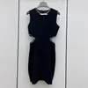 2023 Summer Black Solid Color Ribbon Tie Bowknot Dress Sleeveless Round Neck Rhinestonekne-längd Längd Casual Dresses S3S01M222