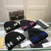 Designer Beanie Crânio Caps Beanie Luxurys Designers Chapéu Homens e Mulheres Dupla Camada Cashmere Lã De Malha Chapéu Moda Cap Todos os Dias Casual Versátil Eye Catching Pers