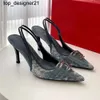 Nuove décolleté con tacchi alti con lettere metalliche Moda scarpe a punta Slingback Sandali con tacco gattino Donna Designer di lusso Scarpe eleganti blu denim Scarpe da festa per ufficio tacco alto