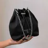 صافي حمراء النايلون النايلون سلسلة غير قابلة للمحمولة صغيرة للسيدات الدلو الجديد Crossbody Bag 80 ٪ من المنافذ SLAE