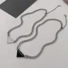 Designer Geometric Necklace Fashion Pendants Triangelformade halsband för man kvinna Neutral cool stil bra kvalitet324m