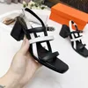 Laranja marca designer sandálias femininas salto alto festa moda rebitada sapatos emocionais femininos verão praia chinelos de alça dupla 2024