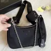 عائلة المثلث النسائي العائلي نايلون مقاوم للماء ثلاثة في سلسلة واحدة من الإبط واحد Back Crossbody Bag 60 ٪ من Outlet Online