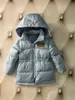 2023 Kinderen Luxe designer puffer witte eendendons gewatteerde jassen winter warm meisjes jongens unisex capuchon kinderen winddicht kapmantel geruite voering babykleertjes