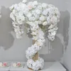 Dekorativa blommor vita rosen nyanser av blommor arrangemang bröllop bord löpare rad dekor metall support centeriece stand evenemang fest prop