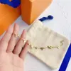 Modedesigner män kvinnor manschett armband klassiskt nagelarmband par kristall 316l titan plätering 18k guld smycken gåvor 20232165