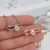 Empress Dowager Vivienne Light Luxury and Simple Temperament Pins bär Saturn Pearl Necklace Chain Neckchain