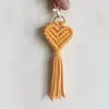 Hjärtformad hänge nyckelringar för kvinnor handgjorda makramkedjor ringer söta bilknappar bröllopstillbehör gåva