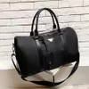 Mode Hoge kwaliteit Plunjezakken Luxe Mannen PRA Bagage Gentleman Commerce Reistassen Nylon Handtassen Holdall Handbagage276V