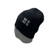 IU New Mニット卸売帽子冬のデザイナービーニーキャップ