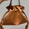 Sac de créateur épaule simple sac à main croix à bandoulière en cuir haut de gamme haut de gamme pliable en cuir haut de gamme avec un sac à provisions irrégulier à deux côtés