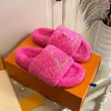 Pares famosos Marca Mujer Diseñador Zapatillas peludas Diapositivas de piel Confort Mula Zapatos mullidos Resbalón en la nube Blanco Negro Rosa Verde Deslizadores borrosos para niñas Zapatilla de plataforma