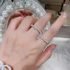 Pierścienie klastra Pierścień Pierścień Kobieta francuska moda Hepburn 925 srebrna srebrna platowana 14 -karatowa inkrustowana wodę biżuteria z cyrkon
