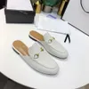 2023 Designer Princetown tofflor äkta lädermulor Kvinnor Loafers Metalkedja Bekväm avslappnad sko Spets Veet Slipper med låda