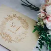 Andra evenemangsfestleveranser Personlig gästbok Wreath Garden Wedding Engraved Wood Guest Book Floral Wedding Decor 230907