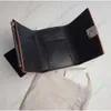 Carteira de grife pequeno saco de carteira pequena couro genuíno carteira curta leve lutas de luxo letra fivela de fivela de três dobras