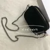 18X12X5CM2021 Nueva moda Bolsa con cremallera negra o roja Elegante C Regalo Estuche cosmético de belleza Organizador de maquillaje Bolsa Caja de regalo Almacenamiento bonito 199D