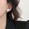 Kolczyki Dangle Ovxxons 1 para Love Ear Studs Pearl Senior Sense Proste ins zimny wiatr Koreańska wersja lekkiego luksusu wszystko