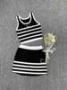 Designer de robe deux pièces Summer New Style Noir et Blanc Stripe Couleur Assortie Hot Diamond Tricoté Débardeur + Hip Wrap Demi-Jupe Ensemble 37HB