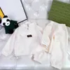 Детские дизайнерские осенние детские спортивные костюмы, комплекты, размер 100-150 см, 2 шт., толстовка с капюшоном на молнии и жаккардовые брюки с буквенным логотипом, Sep01