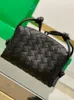 Женская сумка Bvs 2023, горячая распродажа, новый стиль, маленький квадратный кожаный вязаный черный маленький рюкзак через плечо, мобильный телефон, женская камера на одно плечо XIB0B