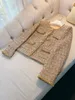 Осенний твидовый пиджак с золотыми блестками и контрастной отделкой из бисера, с длинным рукавом, круглым вырезом, двойными карманами, классические куртки, пальто, короткая верхняя одежда A3G096552