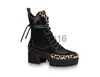 Sapatos de vestido clássico carta botas designer inverno grosso salto mulheres sapatos 100 flamingos de couro amor seta medalha deserto bota lace up senhora grossa saltos altos tamanho grande 35