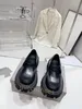 Bs Shoes Paris Designer-Kleiderschuhe mit dicken Sohlen. Schwarz-weiße, lässige Ledersneaker mit klobigen Sohlen, bequem