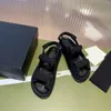 Sandales de concepteur Femmes Channeaux de canal ajusté Sandales de boucle diapositives confort