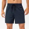 Lu Designer Men Yoga Sports Kort snabba torra shorts med Back Pocket Mobiltelefon Casual Running Gym Jogger Pant