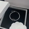 Nouveaux créateurs de mode Bracelets à la mode Bracelet cadeau de luxe Femmes Designer Bijoux Femmes Ornements Argent Chaîne en or Chaînes de fête de mariage