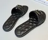 Tasarımcı Sandal Slaytlar Kadın Moda Siyah Havyar Deri Baba Sandalet Gold Logo Klasik Lüks Plaj Slide Slipper Tatil Açık