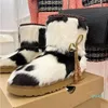 Designer Femmes Luxe Crin de cheval Bottes de neige sexy en cuir d'hiver protection contre le froid décoration perlée chaussures décontractées confortables tête ronde bottes à fond épais